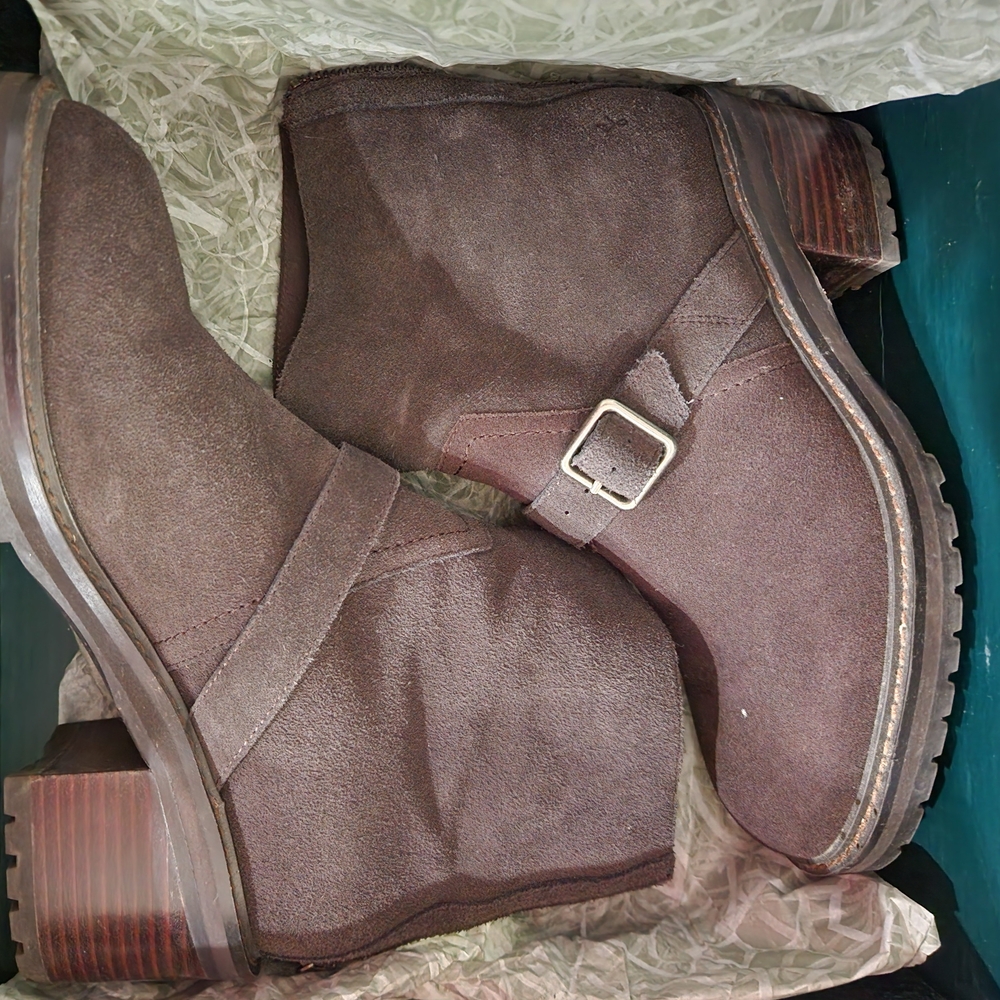 Emu Brown Suede Heeled Boots